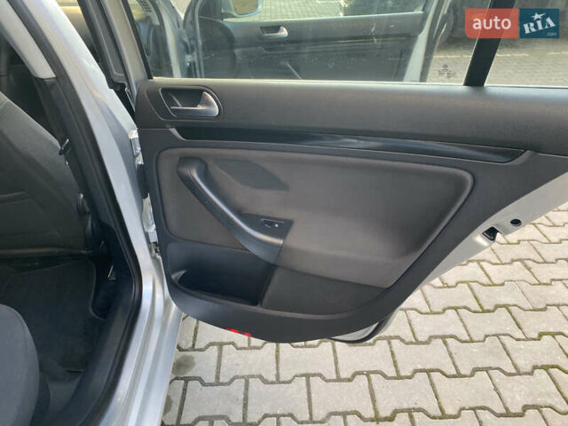 Серый Фольксваген Гольф, объемом двигателя 1.6 л и пробегом 217 тыс. км за 8800 $, фото 43 на Automoto.ua