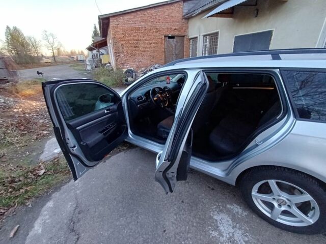 Серый Фольксваген Гольф, объемом двигателя 1.6 л и пробегом 330 тыс. км за 6500 $, фото 16 на Automoto.ua