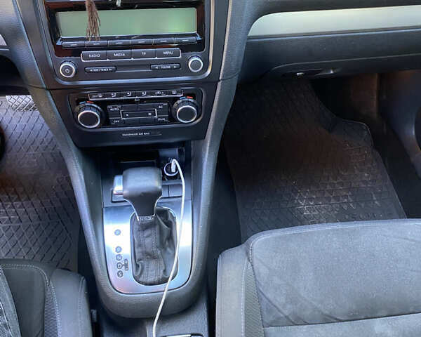 Серый Фольксваген Гольф, объемом двигателя 1.39 л и пробегом 235 тыс. км за 8500 $, фото 15 на Automoto.ua