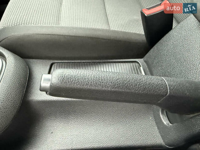 Серый Фольксваген Гольф, объемом двигателя 1.6 л и пробегом 298 тыс. км за 6550 $, фото 38 на Automoto.ua