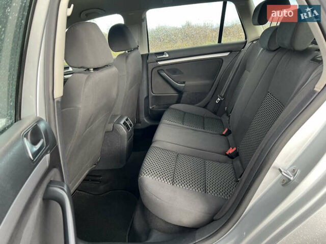 Сірий Фольксваген Гольф, об'ємом двигуна 1.6 л та пробігом 213 тис. км за 7100 $, фото 45 на Automoto.ua