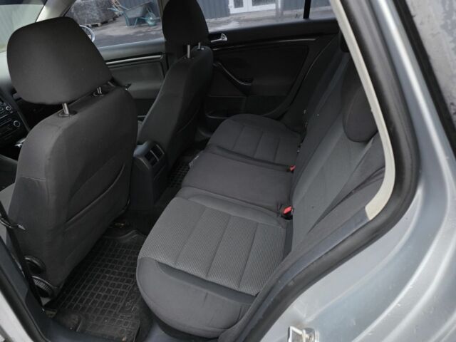 Серый Фольксваген Гольф, объемом двигателя 1.6 л и пробегом 270 тыс. км за 7500 $, фото 6 на Automoto.ua