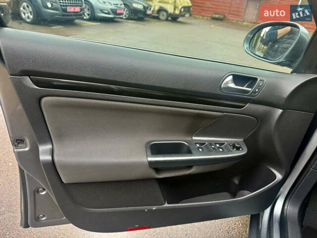 Сірий Фольксваген Гольф, об'ємом двигуна 1.6 л та пробігом 217 тис. км за 7699 $, фото 12 на Automoto.ua
