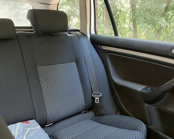 Сірий Фольксваген Гольф, об'ємом двигуна 1.6 л та пробігом 292 тис. км за 7200 $, фото 2 на Automoto.ua