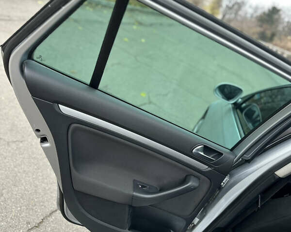 Серый Фольксваген Гольф, объемом двигателя 1.6 л и пробегом 230 тыс. км за 7400 $, фото 25 на Automoto.ua