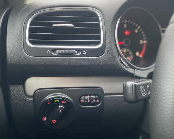 Серый Фольксваген Гольф, объемом двигателя 1.6 л и пробегом 293 тыс. км за 7750 $, фото 12 на Automoto.ua