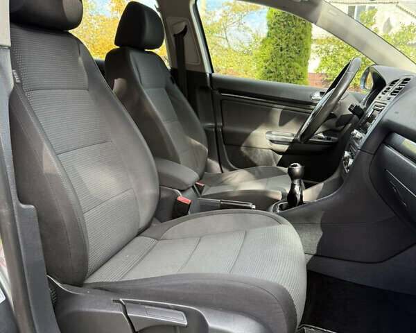 Сірий Фольксваген Гольф, об'ємом двигуна 1.6 л та пробігом 283 тис. км за 7650 $, фото 36 на Automoto.ua