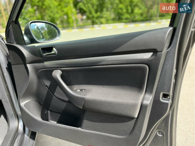 Сірий Фольксваген Гольф, об'ємом двигуна 1.6 л та пробігом 307 тис. км за 8700 $, фото 37 на Automoto.ua