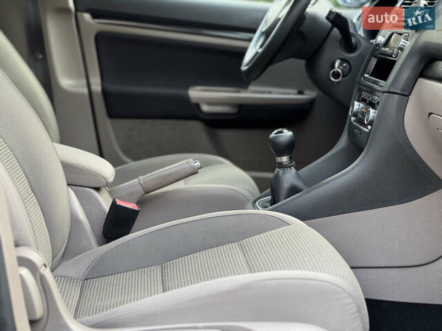 Серый Фольксваген Гольф, объемом двигателя 1.39 л и пробегом 251 тыс. км за 6800 $, фото 24 на Automoto.ua