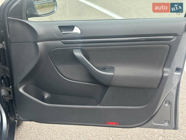 Серый Фольксваген Гольф, объемом двигателя 1.4 л и пробегом 202 тыс. км за 8799 $, фото 41 на Automoto.ua