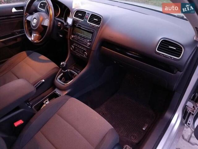 Серый Фольксваген Гольф, объемом двигателя 1.6 л и пробегом 180 тыс. км за 8000 $, фото 6 на Automoto.ua