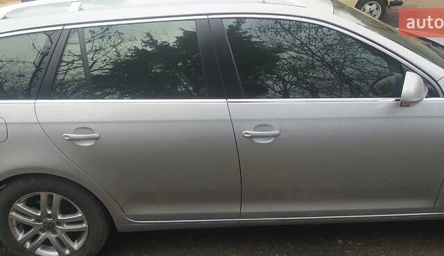 Серый Фольксваген Гольф, объемом двигателя 1.6 л и пробегом 260 тыс. км за 11000 $, фото 4 на Automoto.ua