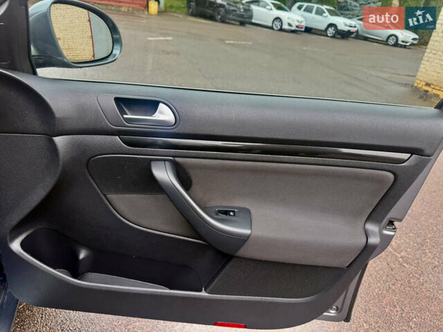 Сірий Фольксваген Гольф, об'ємом двигуна 1.6 л та пробігом 217 тис. км за 7699 $, фото 24 на Automoto.ua