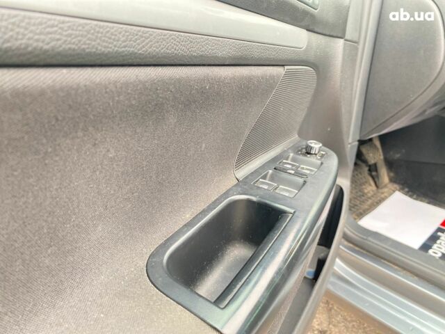 Серый Фольксваген Гольф, объемом двигателя 1.6 л и пробегом 249 тыс. км за 9240 $, фото 18 на Automoto.ua