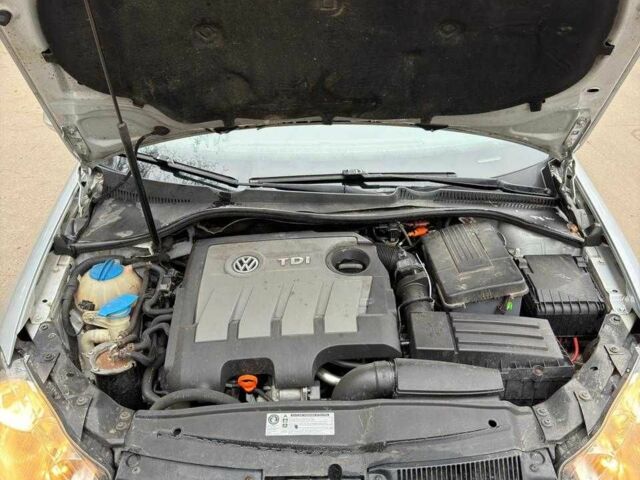 Серый Фольксваген Гольф, объемом двигателя 1.6 л и пробегом 400 тыс. км за 4500 $, фото 6 на Automoto.ua