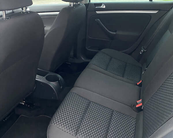 Серый Фольксваген Гольф, объемом двигателя 1.6 л и пробегом 293 тыс. км за 7750 $, фото 19 на Automoto.ua