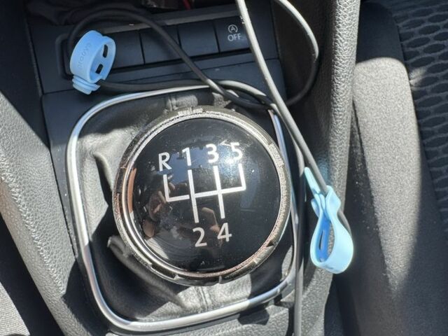 Серый Фольксваген Гольф, объемом двигателя 1.6 л и пробегом 202 тыс. км за 8900 $, фото 5 на Automoto.ua