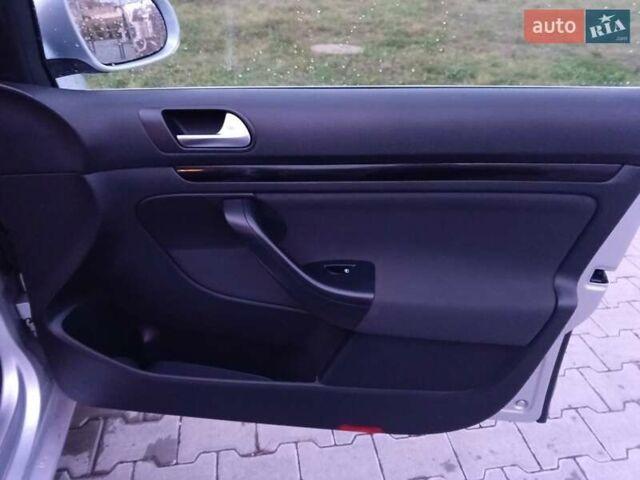 Серый Фольксваген Гольф, объемом двигателя 1.6 л и пробегом 180 тыс. км за 8000 $, фото 2 на Automoto.ua