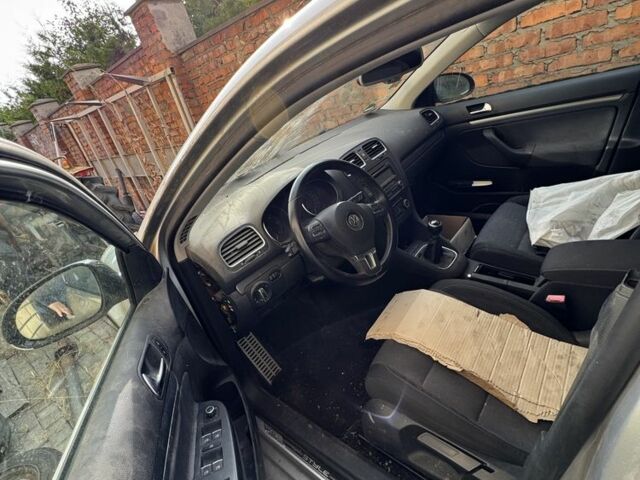 Серый Фольксваген Гольф, объемом двигателя 0 л и пробегом 200 тыс. км за 3500 $, фото 1 на Automoto.ua