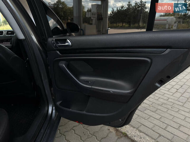 Сірий Фольксваген Гольф, об'ємом двигуна 1.97 л та пробігом 270 тис. км за 6999 $, фото 33 на Automoto.ua