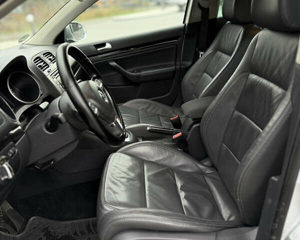 Серый Фольксваген Гольф, объемом двигателя 1.4 л и пробегом 196 тыс. км за 7800 $, фото 38 на Automoto.ua