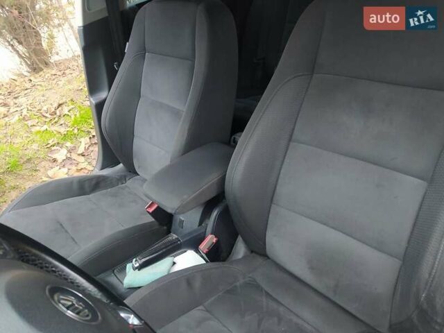 Серый Фольксваген Гольф, объемом двигателя 1.6 л и пробегом 260 тыс. км за 11000 $, фото 11 на Automoto.ua