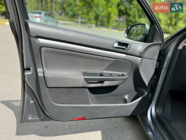Сірий Фольксваген Гольф, об'ємом двигуна 1.6 л та пробігом 307 тис. км за 8700 $, фото 34 на Automoto.ua