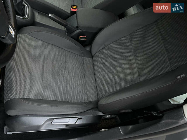 Серый Фольксваген Гольф, объемом двигателя 1.6 л и пробегом 256 тыс. км за 7950 $, фото 15 на Automoto.ua