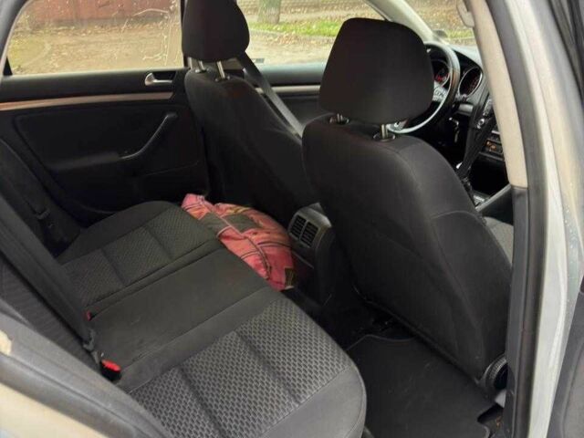 Серый Фольксваген Гольф, объемом двигателя 1.6 л и пробегом 400 тыс. км за 4500 $, фото 4 на Automoto.ua