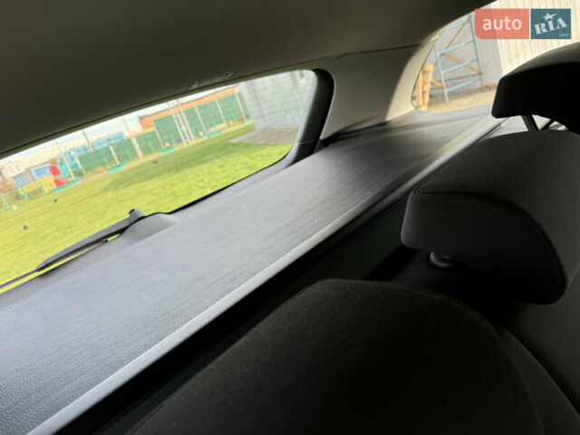 Сірий Фольксваген Гольф, об'ємом двигуна 1.6 л та пробігом 225 тис. км за 8350 $, фото 37 на Automoto.ua