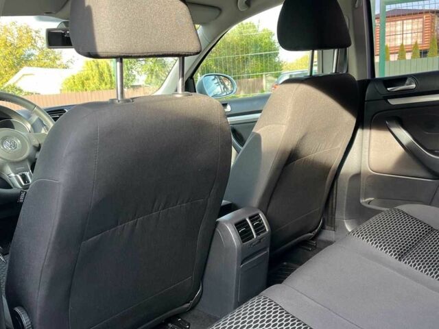 Серый Фольксваген Гольф, объемом двигателя 1.6 л и пробегом 255 тыс. км за 7500 $, фото 20 на Automoto.ua