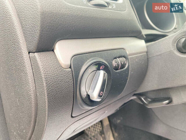 Сірий Фольксваген Гольф, об'ємом двигуна 1.6 л та пробігом 249 тис. км за 9240 $, фото 22 на Automoto.ua