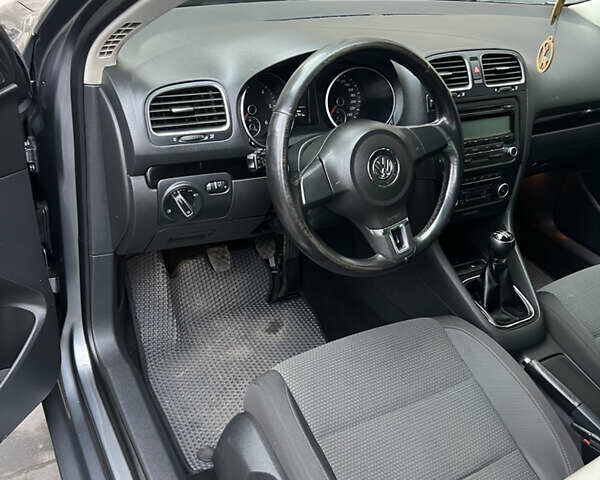 Серый Фольксваген Гольф, объемом двигателя 1.6 л и пробегом 282 тыс. км за 7300 $, фото 16 на Automoto.ua