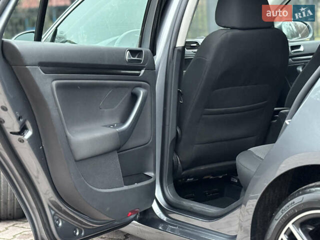 Серый Фольксваген Гольф, объемом двигателя 1.6 л и пробегом 248 тыс. км за 8099 $, фото 23 на Automoto.ua