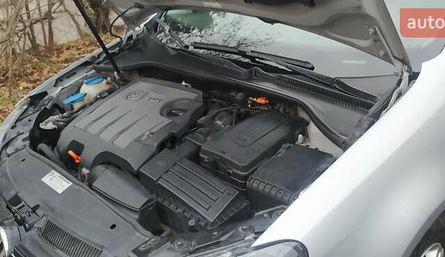 Серый Фольксваген Гольф, объемом двигателя 1.6 л и пробегом 260 тыс. км за 11000 $, фото 8 на Automoto.ua