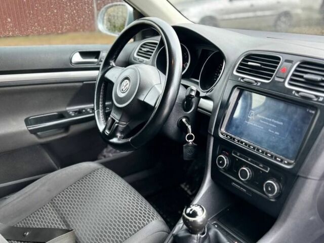 Серый Фольксваген Гольф, объемом двигателя 1.6 л и пробегом 320 тыс. км за 5800 $, фото 6 на Automoto.ua