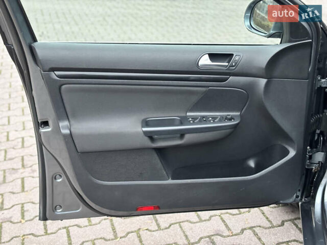 Серый Фольксваген Гольф, объемом двигателя 1.6 л и пробегом 248 тыс. км за 8099 $, фото 20 на Automoto.ua