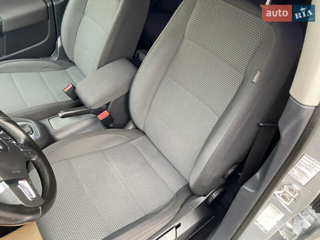 Серый Фольксваген Гольф, объемом двигателя 1.97 л и пробегом 232 тыс. км за 8600 $, фото 10 на Automoto.ua