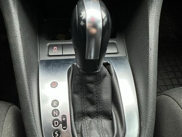 Серый Фольксваген Гольф, объемом двигателя 2.5 л и пробегом 250 тыс. км за 6700 $, фото 20 на Automoto.ua