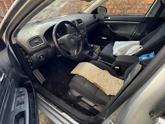 Серый Фольксваген Гольф, объемом двигателя 0 л и пробегом 200 тыс. км за 3500 $, фото 2 на Automoto.ua