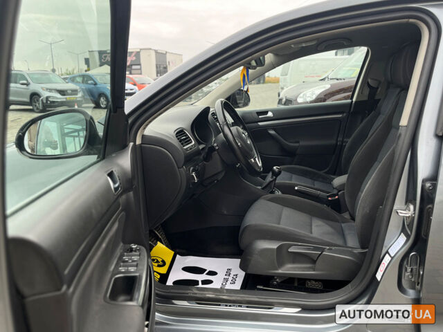 Серый Фольксваген Гольф, объемом двигателя 2 л и пробегом 239 тыс. км за 10600 $, фото 10 на Automoto.ua