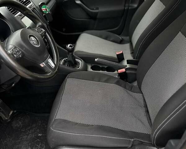 Серый Фольксваген Гольф, объемом двигателя 1.6 л и пробегом 231 тыс. км за 7500 $, фото 3 на Automoto.ua