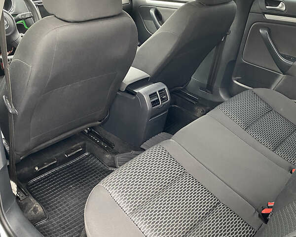 Серый Фольксваген Гольф, объемом двигателя 1.6 л и пробегом 276 тыс. км за 7700 $, фото 14 на Automoto.ua