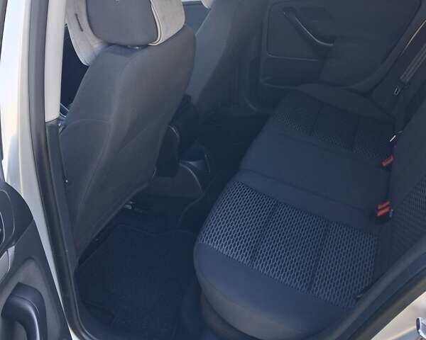 Сірий Фольксваген Гольф, об'ємом двигуна 1.6 л та пробігом 249 тис. км за 7650 $, фото 6 на Automoto.ua