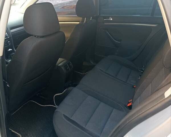 Сірий Фольксваген Гольф, об'ємом двигуна 1.6 л та пробігом 277 тис. км за 8000 $, фото 4 на Automoto.ua