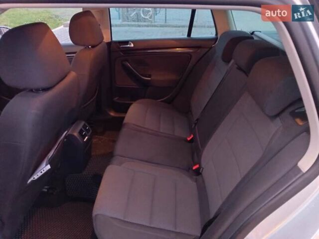 Серый Фольксваген Гольф, объемом двигателя 1.6 л и пробегом 180 тыс. км за 8000 $, фото 13 на Automoto.ua