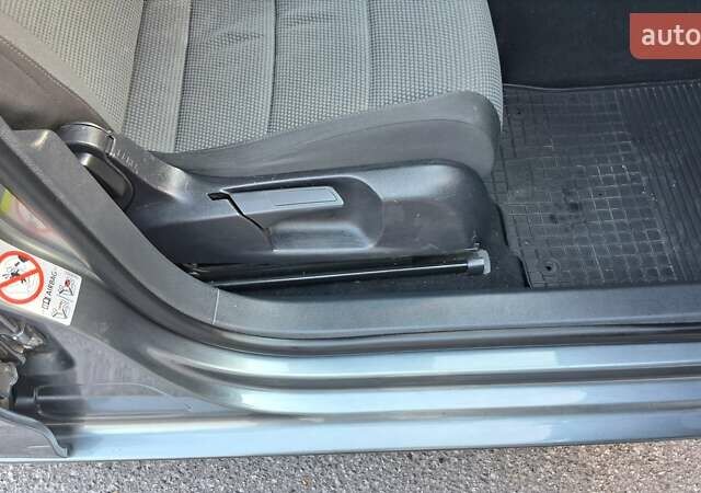 Фольксваген Гольф 2011 у Вінниці на Automoto.ua Сірий Фольксваген Гольф, об'ємом двигуна 1.6 л та пробігом 193 тис. км за 8850 $, фото 12 на Automoto.ua