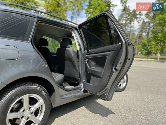 Сірий Фольксваген Гольф, об'ємом двигуна 1.6 л та пробігом 307 тис. км за 8700 $, фото 6 на Automoto.ua