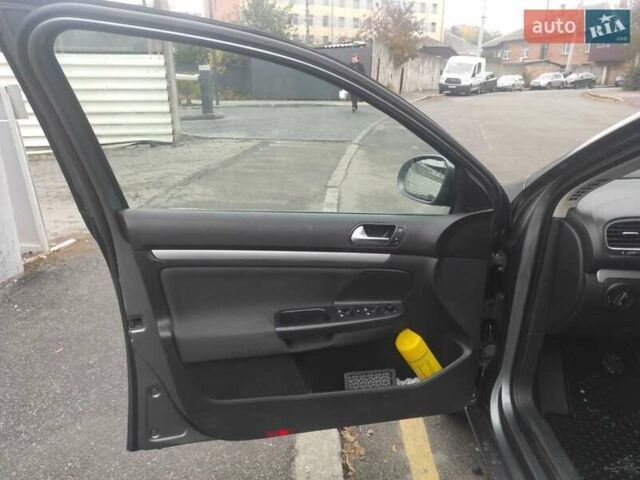Серый Фольксваген Гольф, объемом двигателя 1.6 л и пробегом 300 тыс. км за 7499 $, фото 13 на Automoto.ua