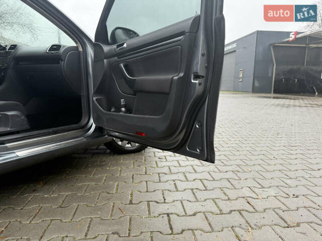 Серый Фольксваген Гольф, объемом двигателя 1.6 л и пробегом 272 тыс. км за 7500 $, фото 9 на Automoto.ua